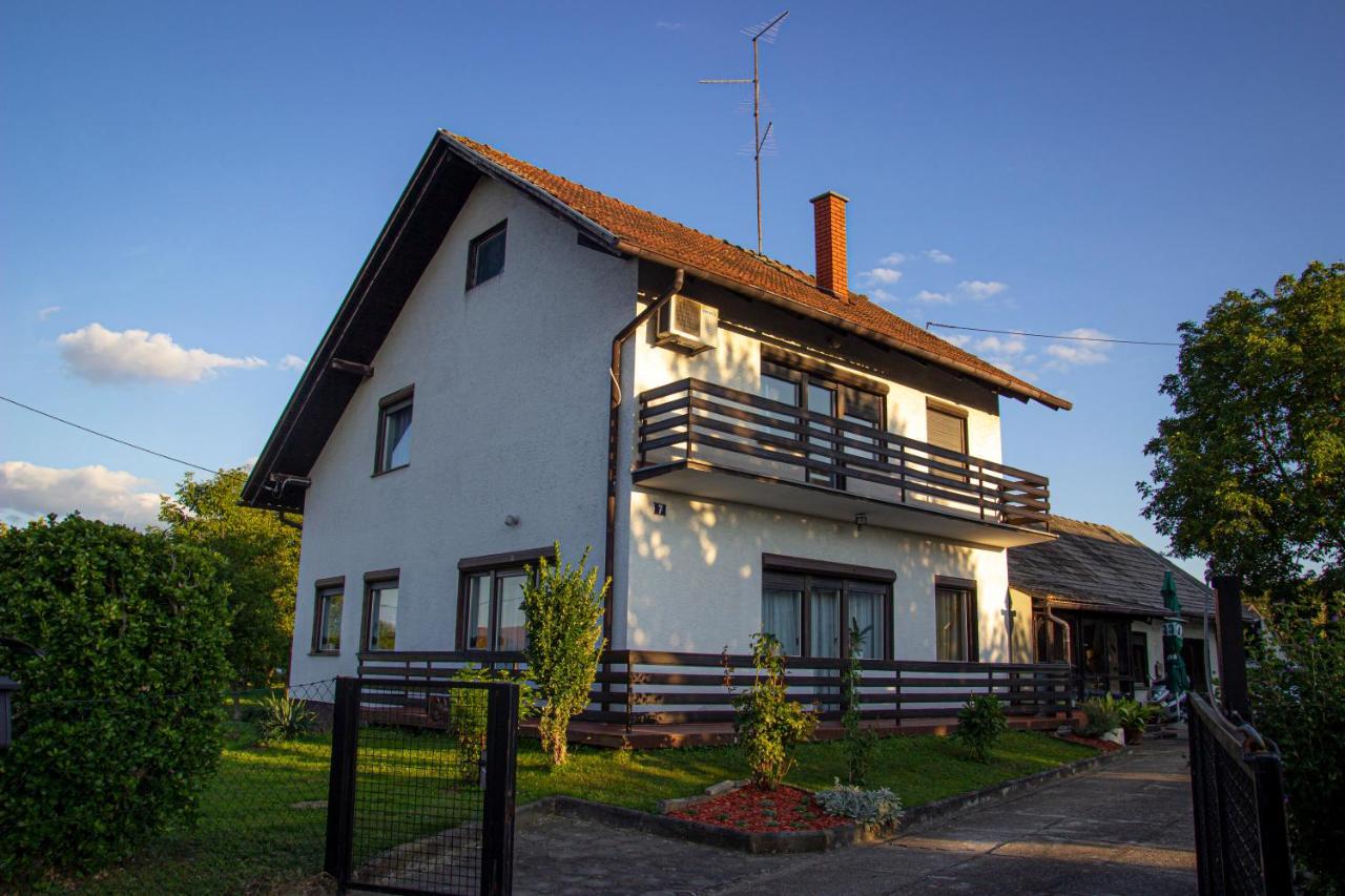 A House, Free Parking, Sauna 코프리브니차 외부 사진